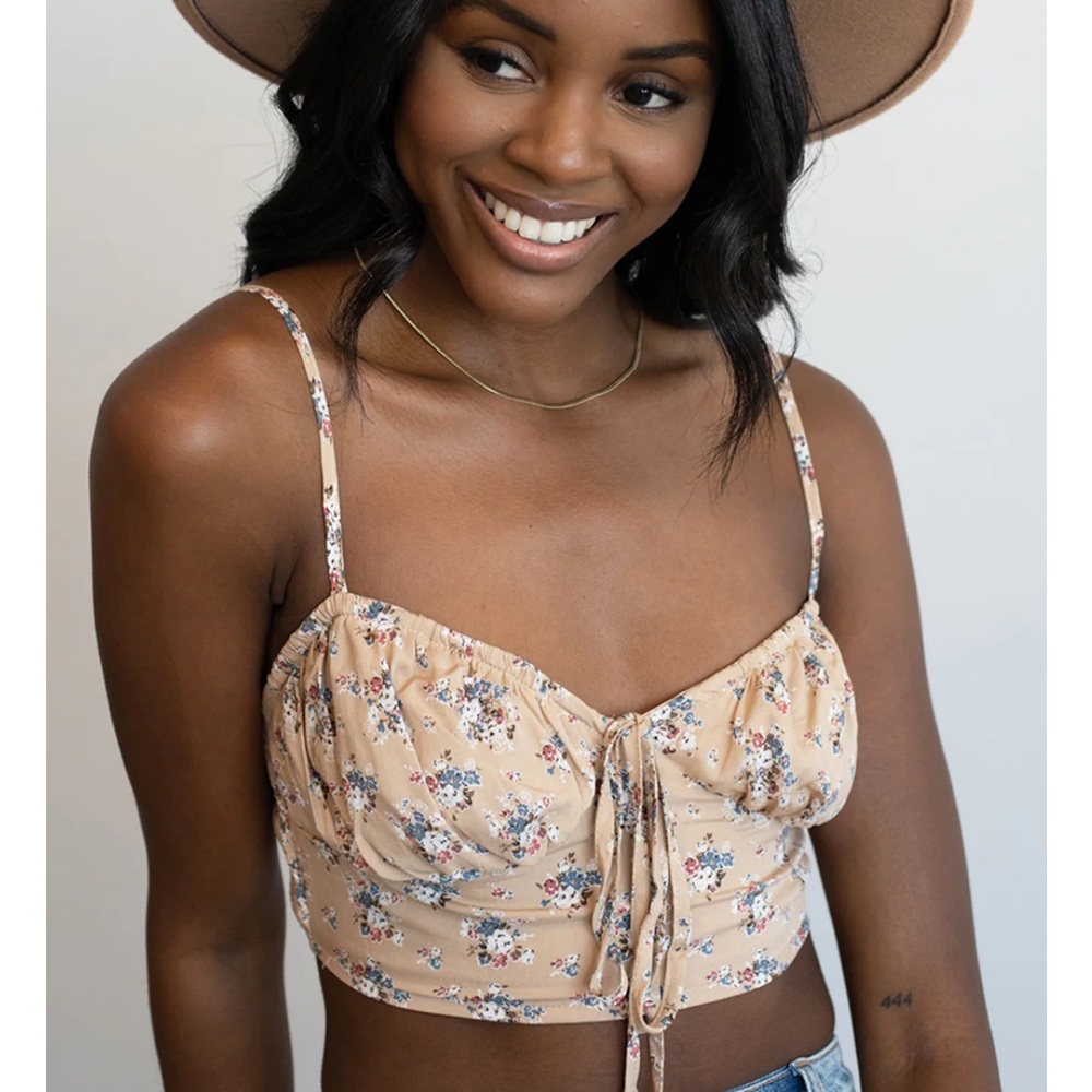 I love JOAH Beige Floral Cropped Top | S